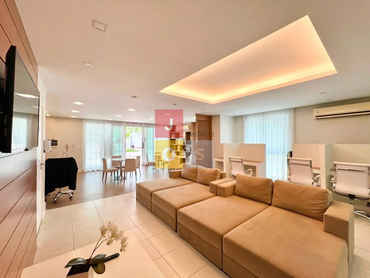 Furnished 4-bedroom suite apartment with 156 m² — photo 111