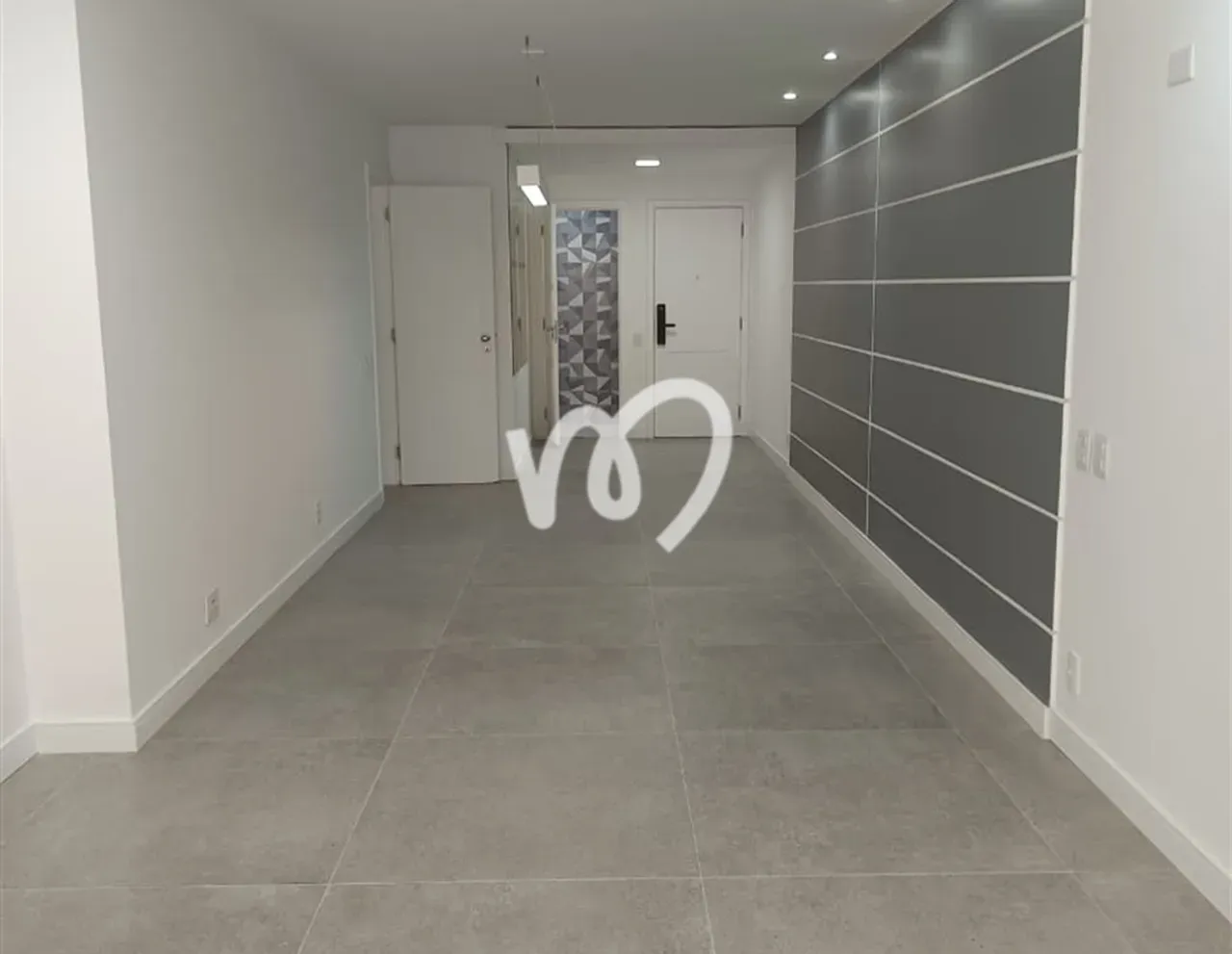Walk-in closet in a 3-bedroom apartment, 101 m² — photo 4