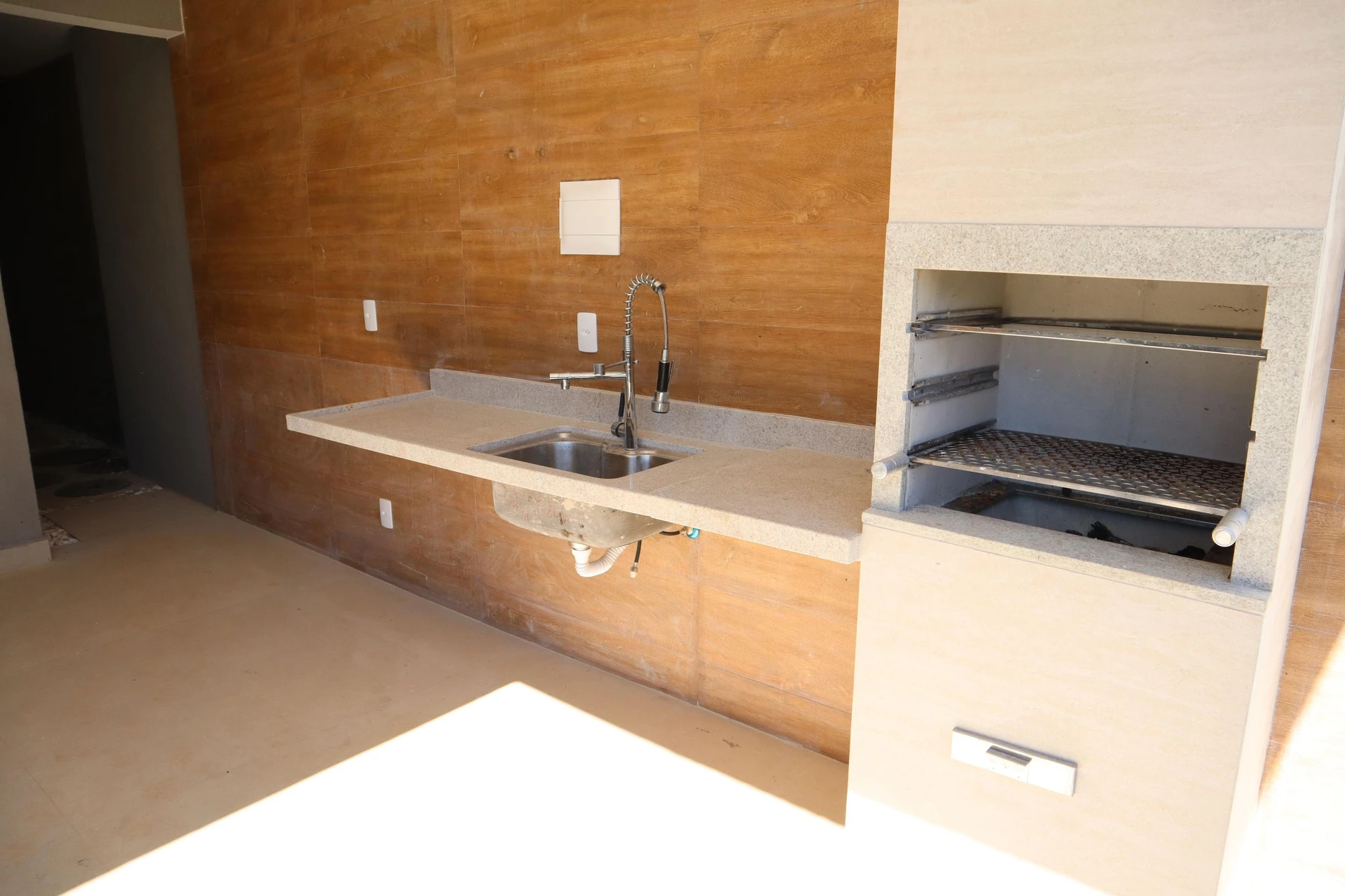 4-bedroom house with a grill on the balcony — photo 30