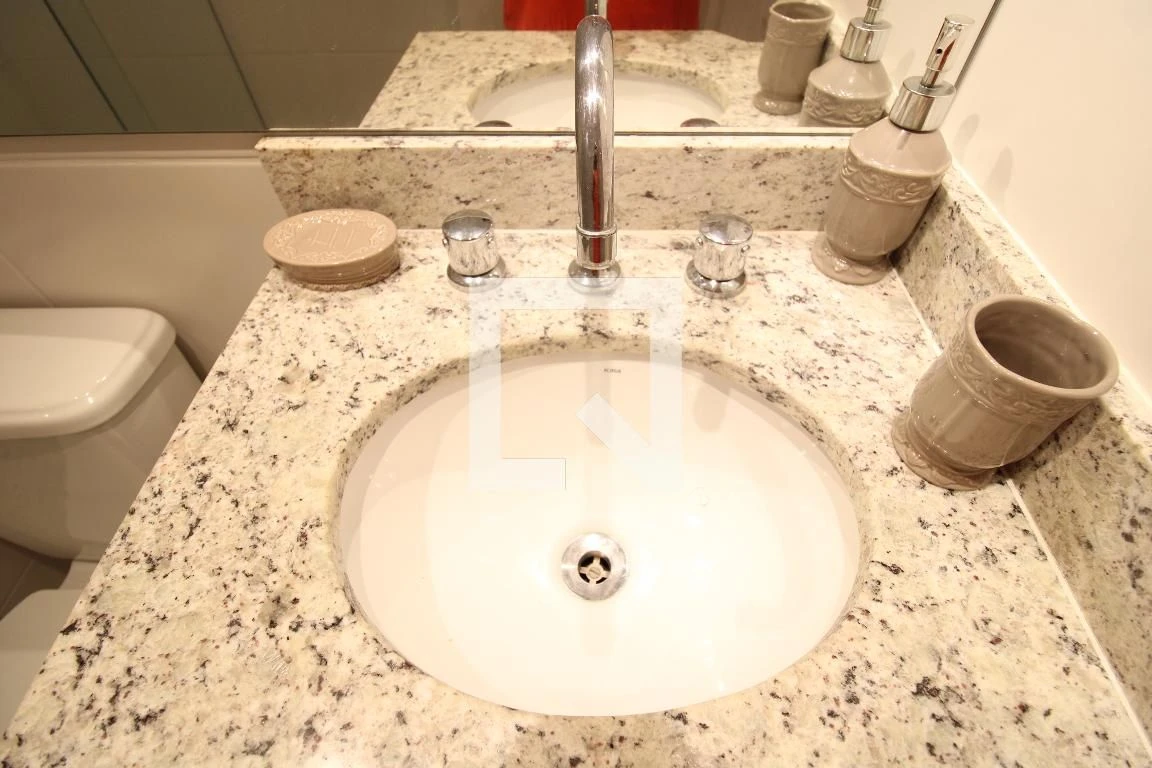 Furnished 2-bedroom apartment with glass balcony — photo 52