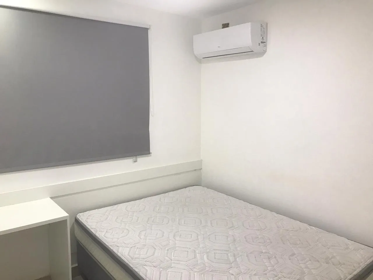 Furnished studio-style apartment with open-plan kitchen — photo 3
