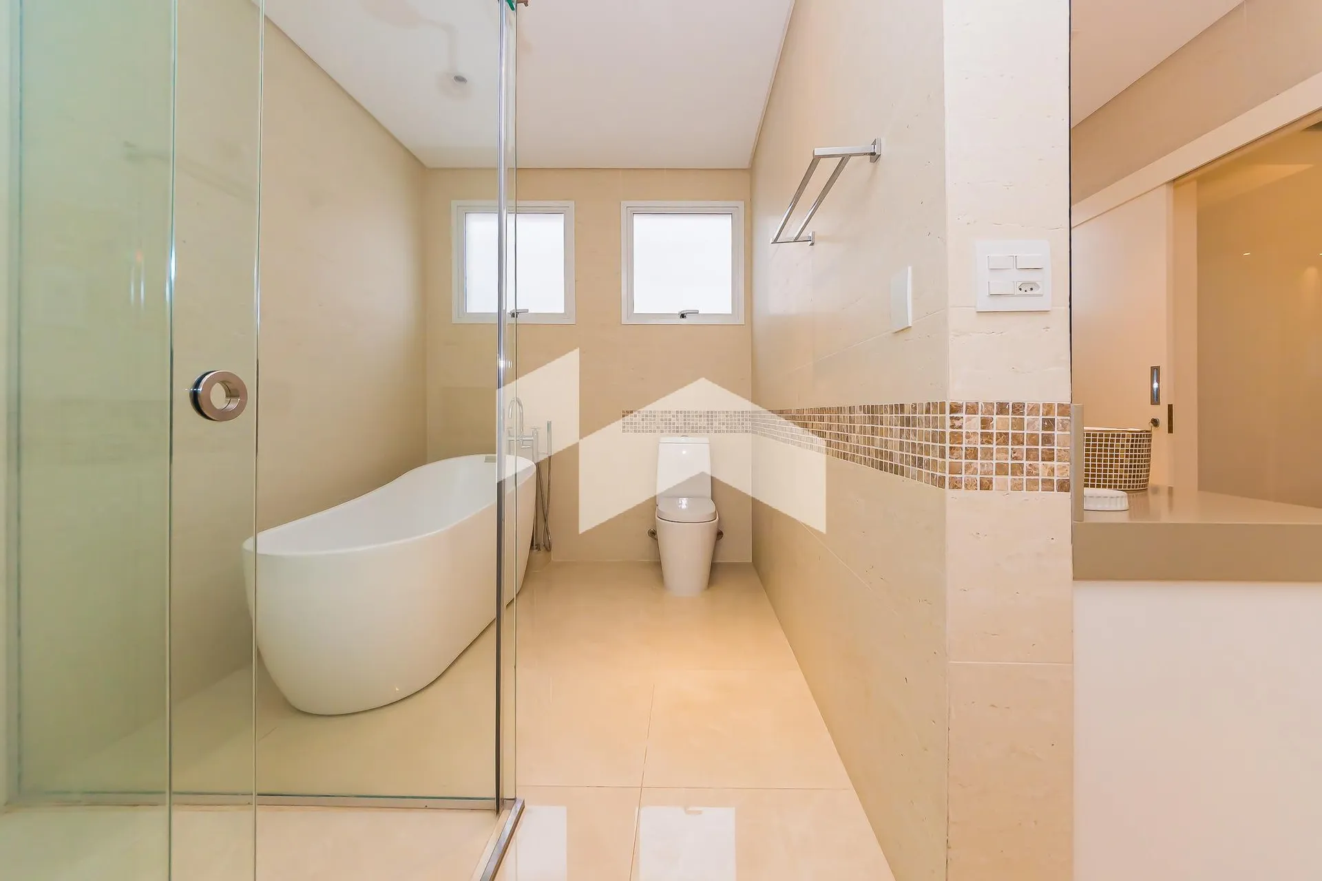 Unfurnished house with 4 en-suite bedrooms and 7 baths — photo 44