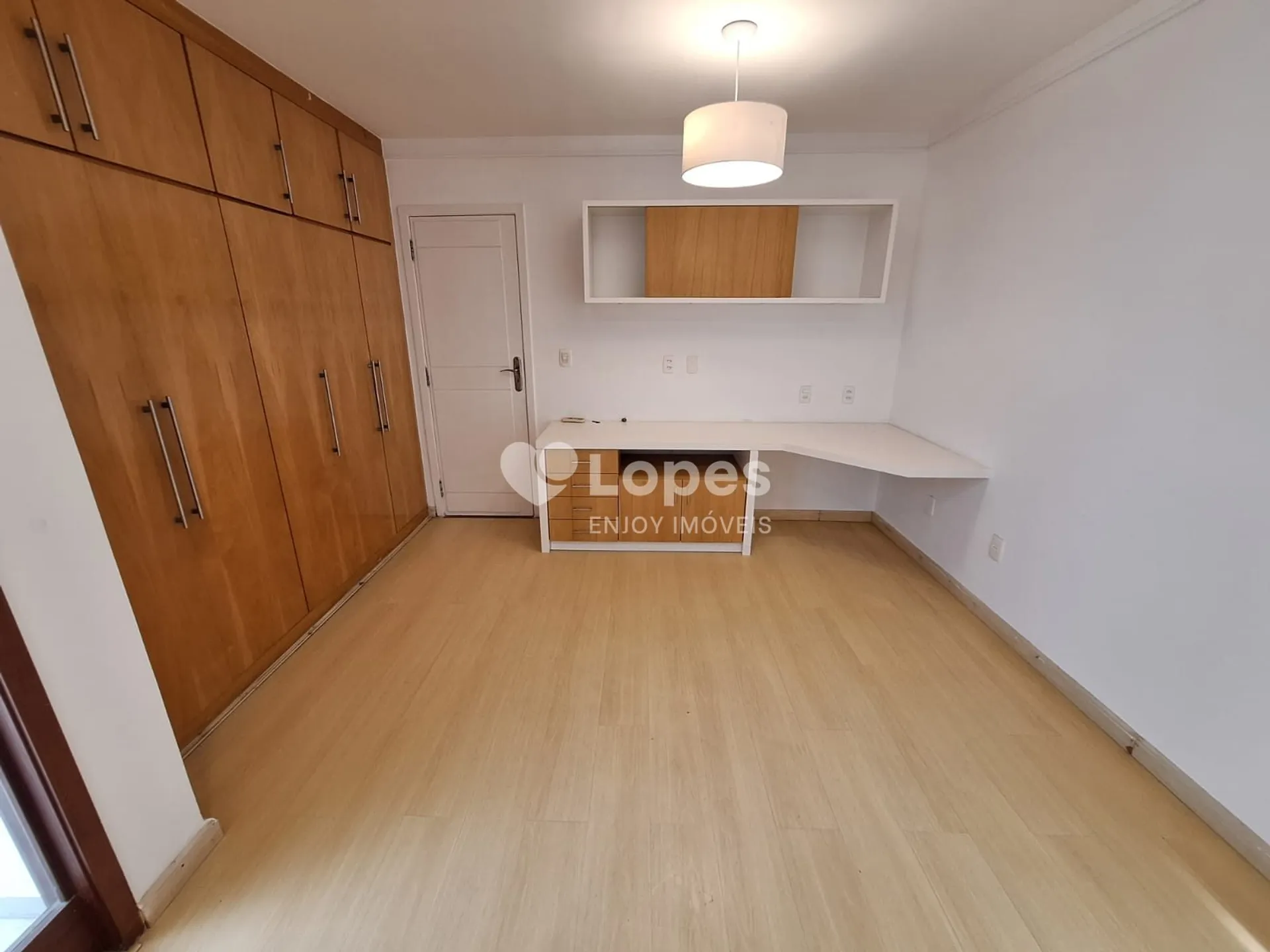 5-bedroom apartment in a building with a gym — photo 26