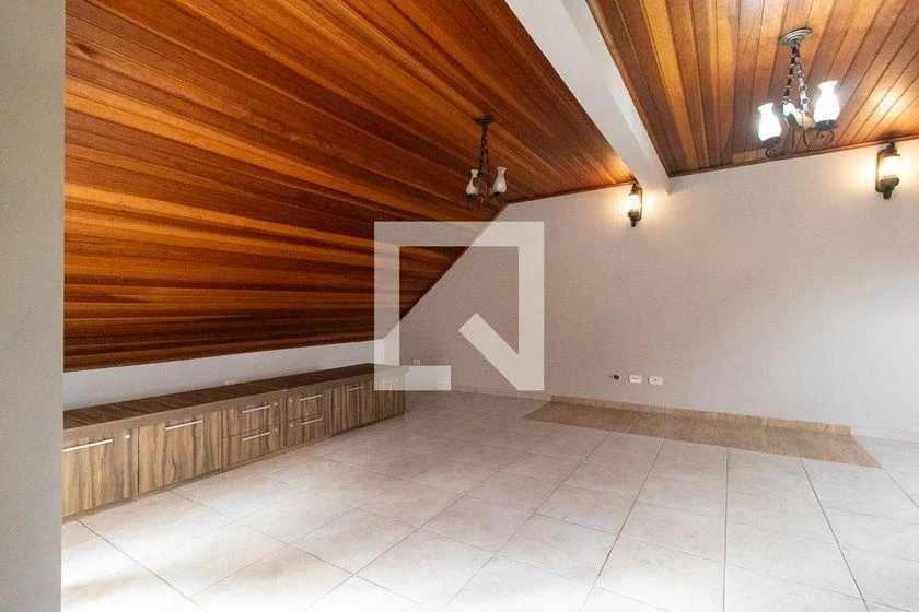 3-bedroom house with a glass-enclosed balcony — photo 19