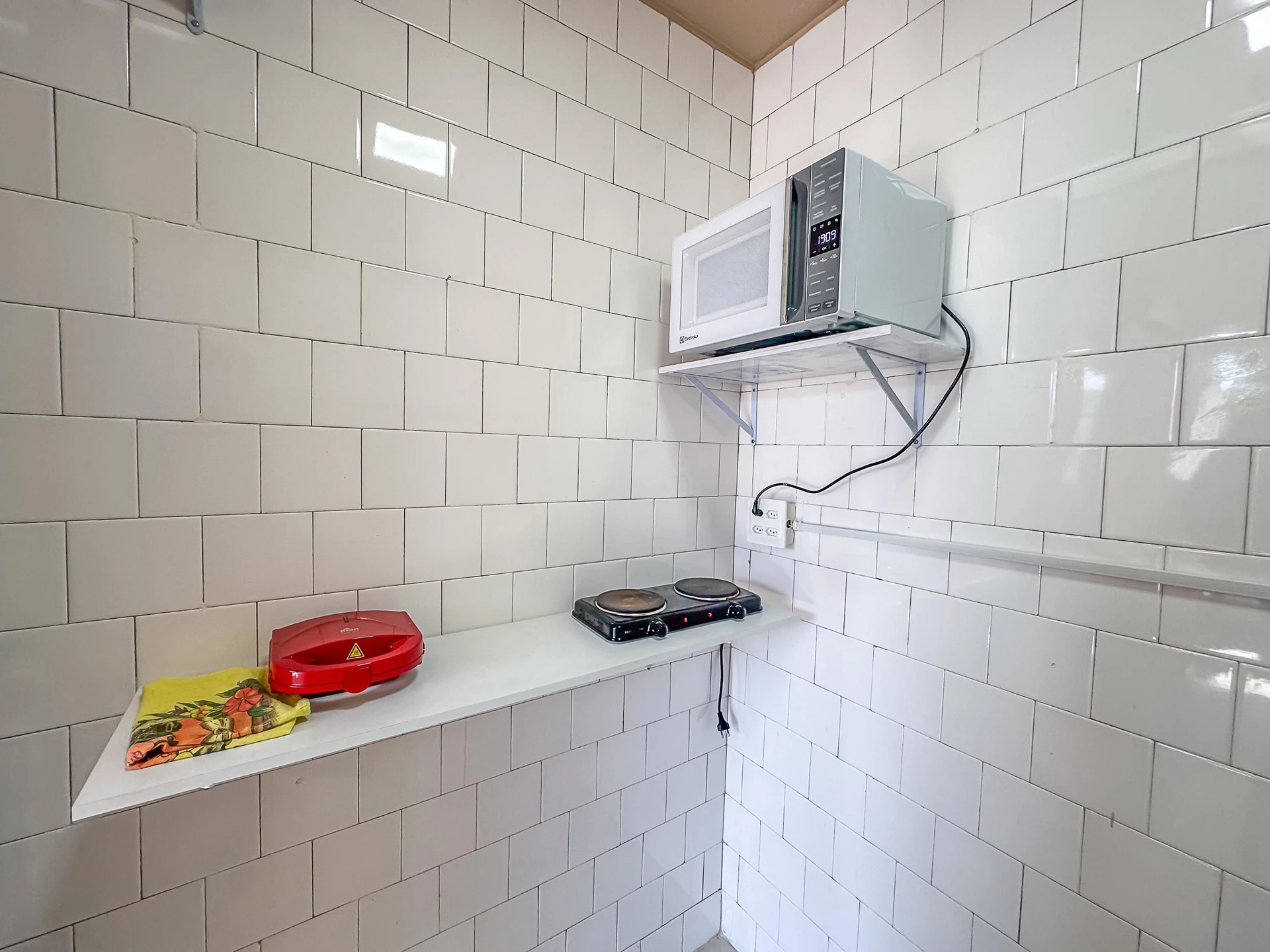 Furnished studio with a kitchenette and 1 bathroom — photo 22