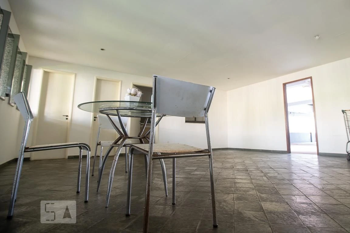 Furnished 3-bedroom apartment with private BBQ — photo 4