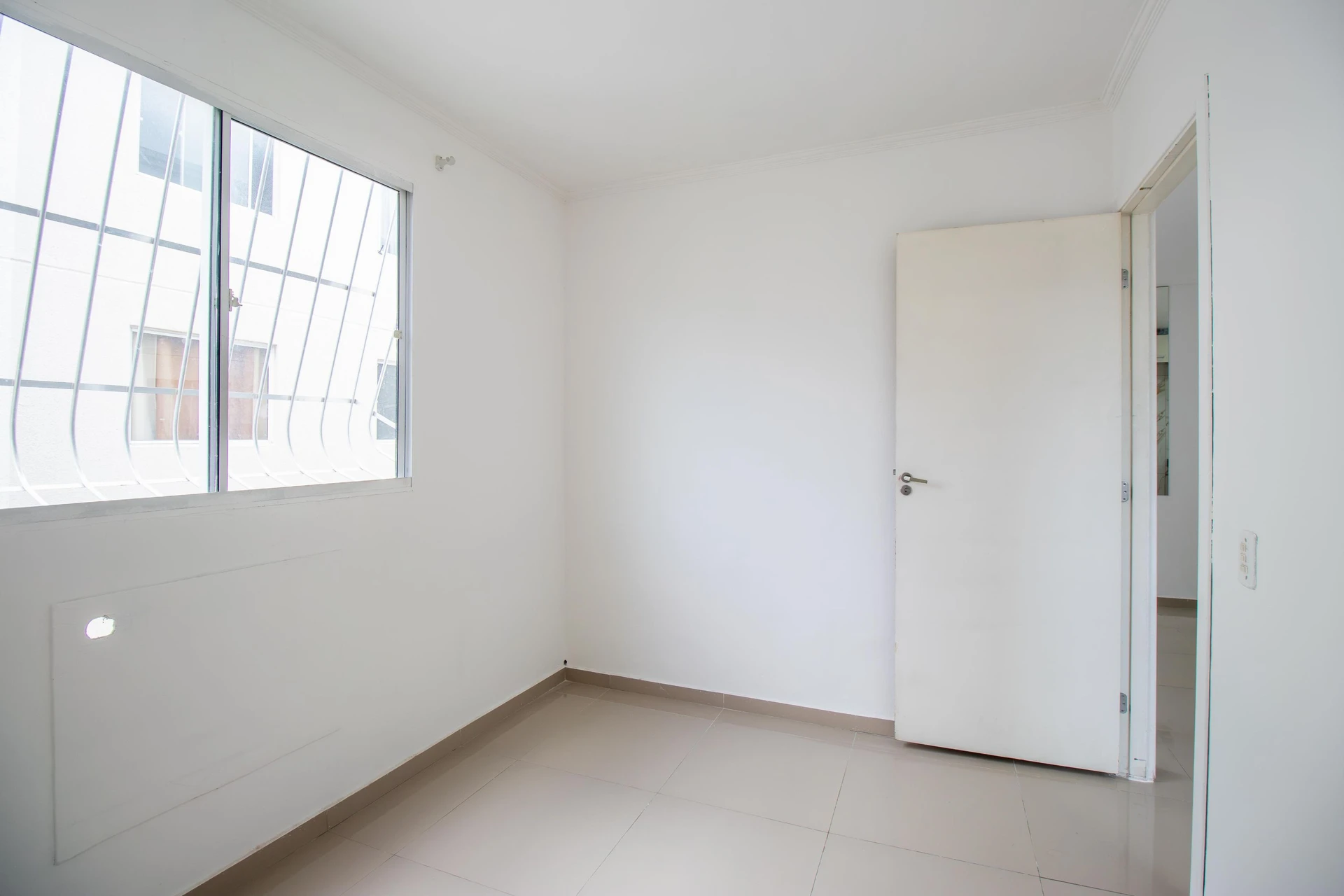 2-bedroom apartment in a building with a gym — photo 25