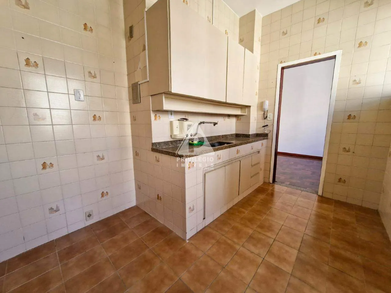 Wood or laminate floors in a 2-bedroom apartment, 60 m² — photo 2