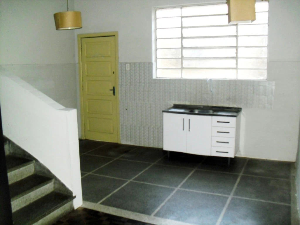 House, 76 m², with wood or laminate floors — photo 2