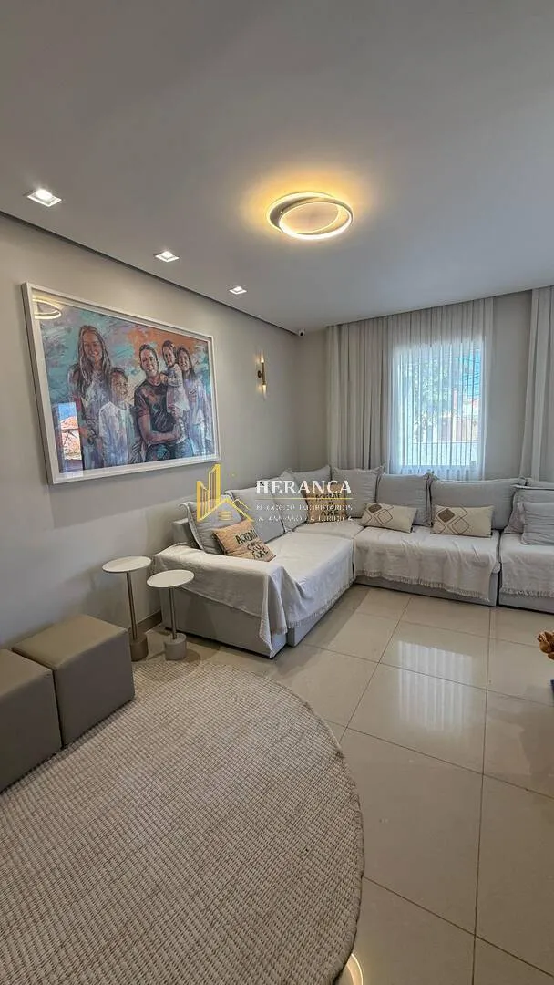Walk-in closet in a 4-bedroom house, 200 m²
