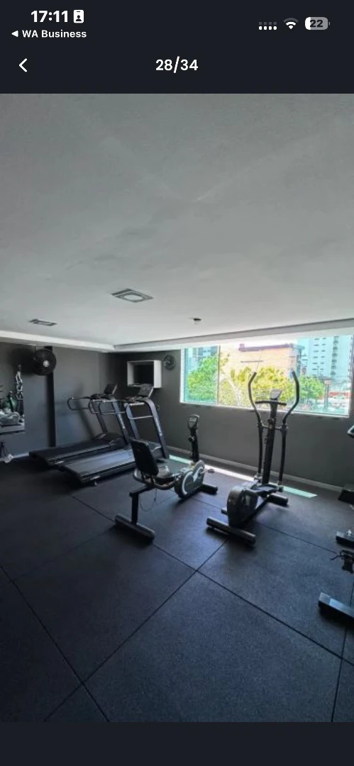 Квартира 70 м² із заскленим балконом та робочим місцем — photo 13