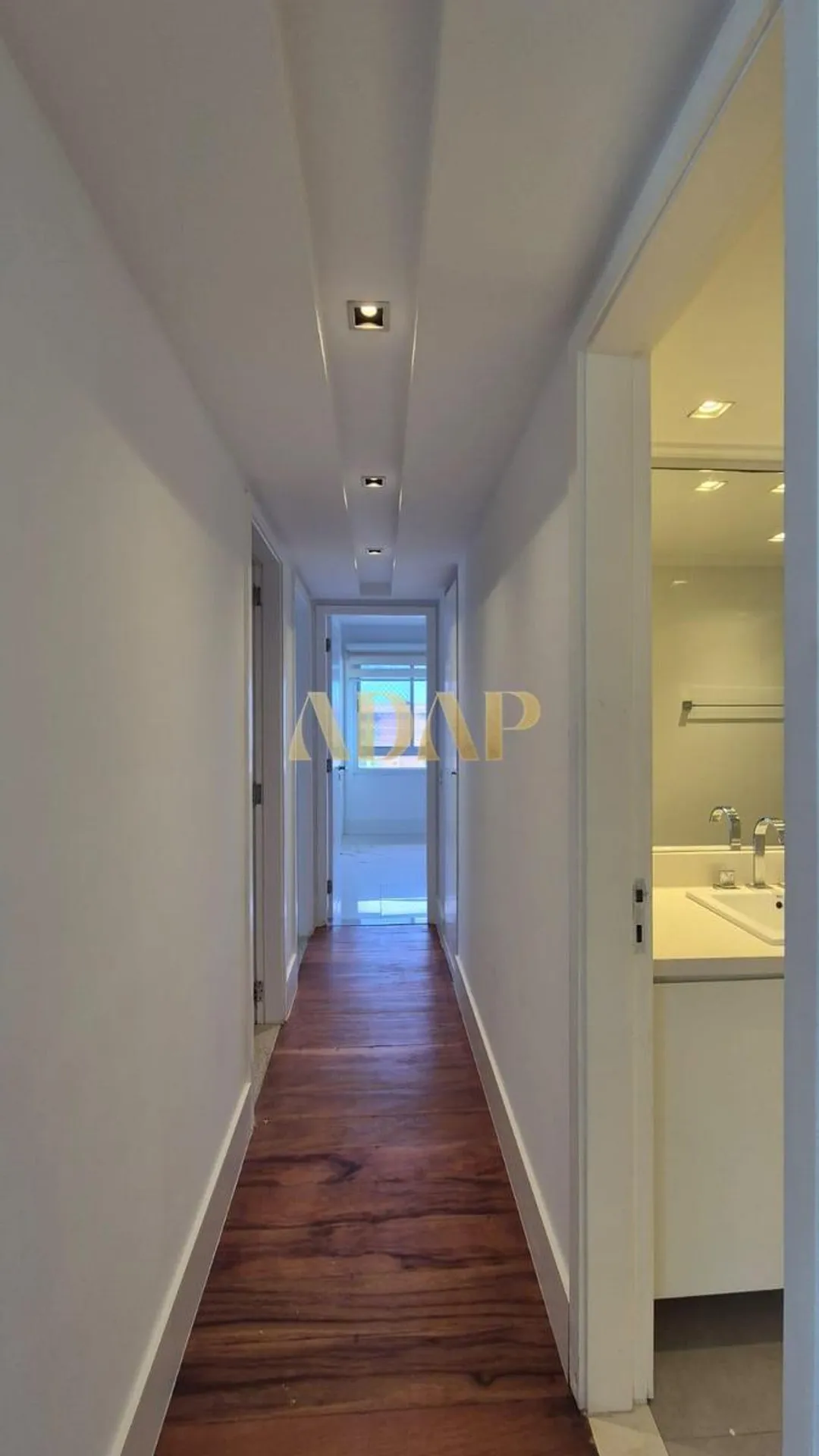 Камін та 3 спальні: квартира 123 м² — photo 25