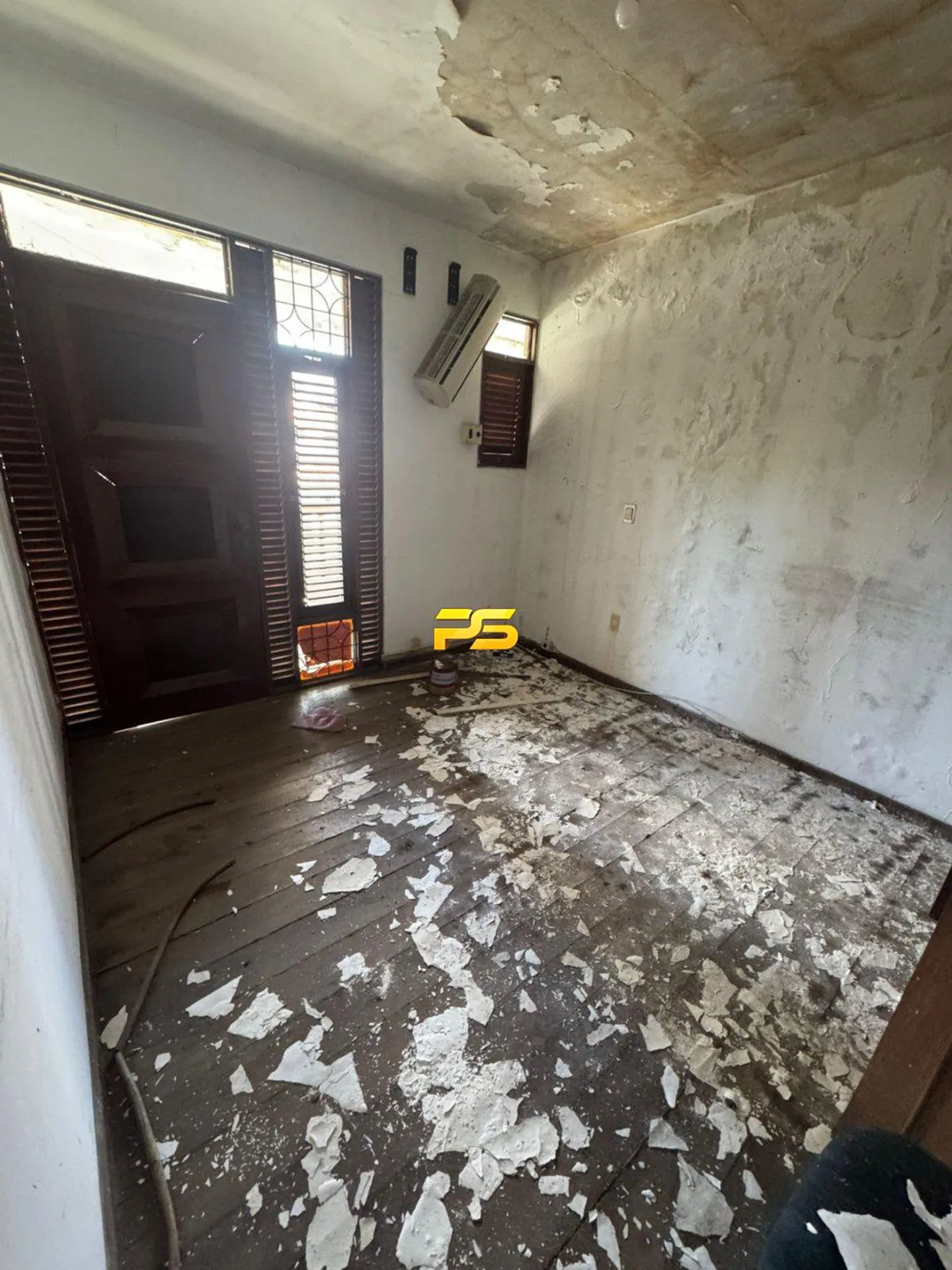 680 m² house with 9 bedrooms and separate kitchen — photo 15