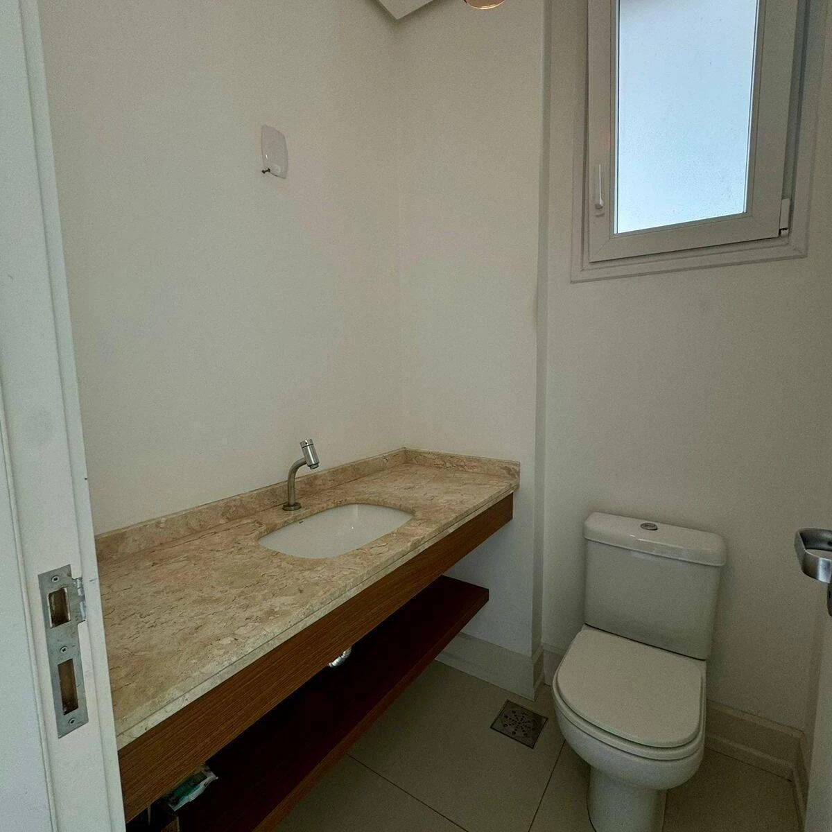 Casa de 455 m² con espacio de home office y vestidor — photo 17