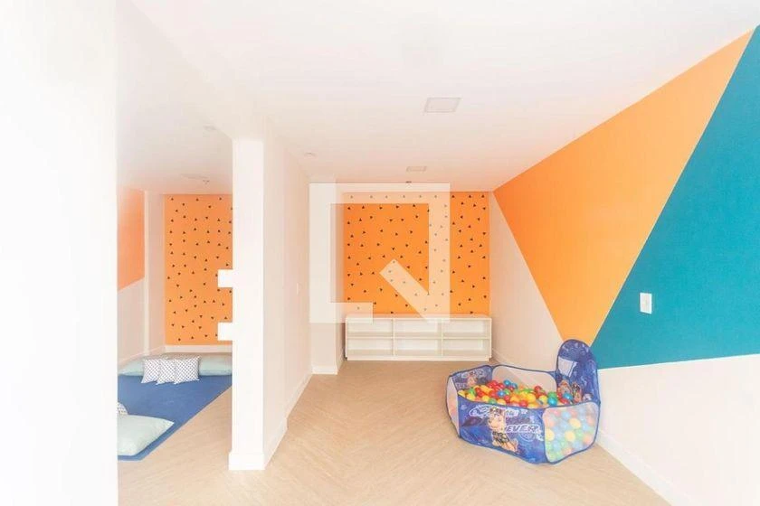 Wood or laminate floors in a 2-bedroom apartment, 45 m² — photo 4