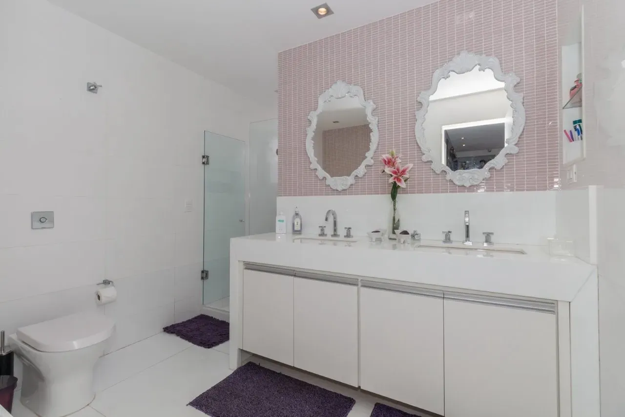Furnished house with 5 bedrooms and 5 bathrooms — photo 16