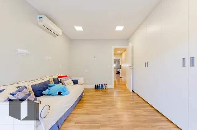Condominium house with 5 bedrooms and 5 bathrooms — photo 19