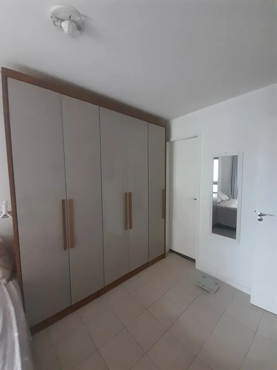 Apartamento com 2 quartos, 2 banheiros e varanda com vidro — photo 2