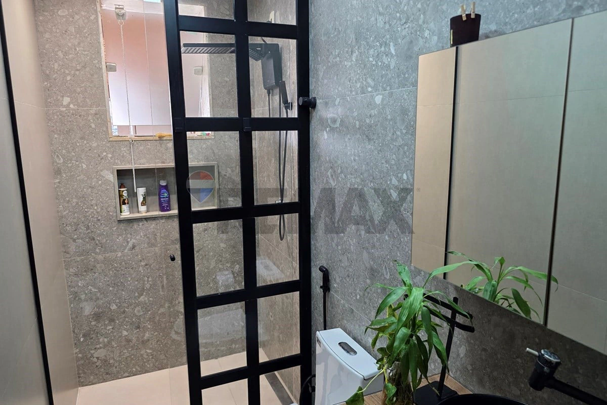 Balcony with a grill in a 3-bedroom house, 139 m² — photo 11