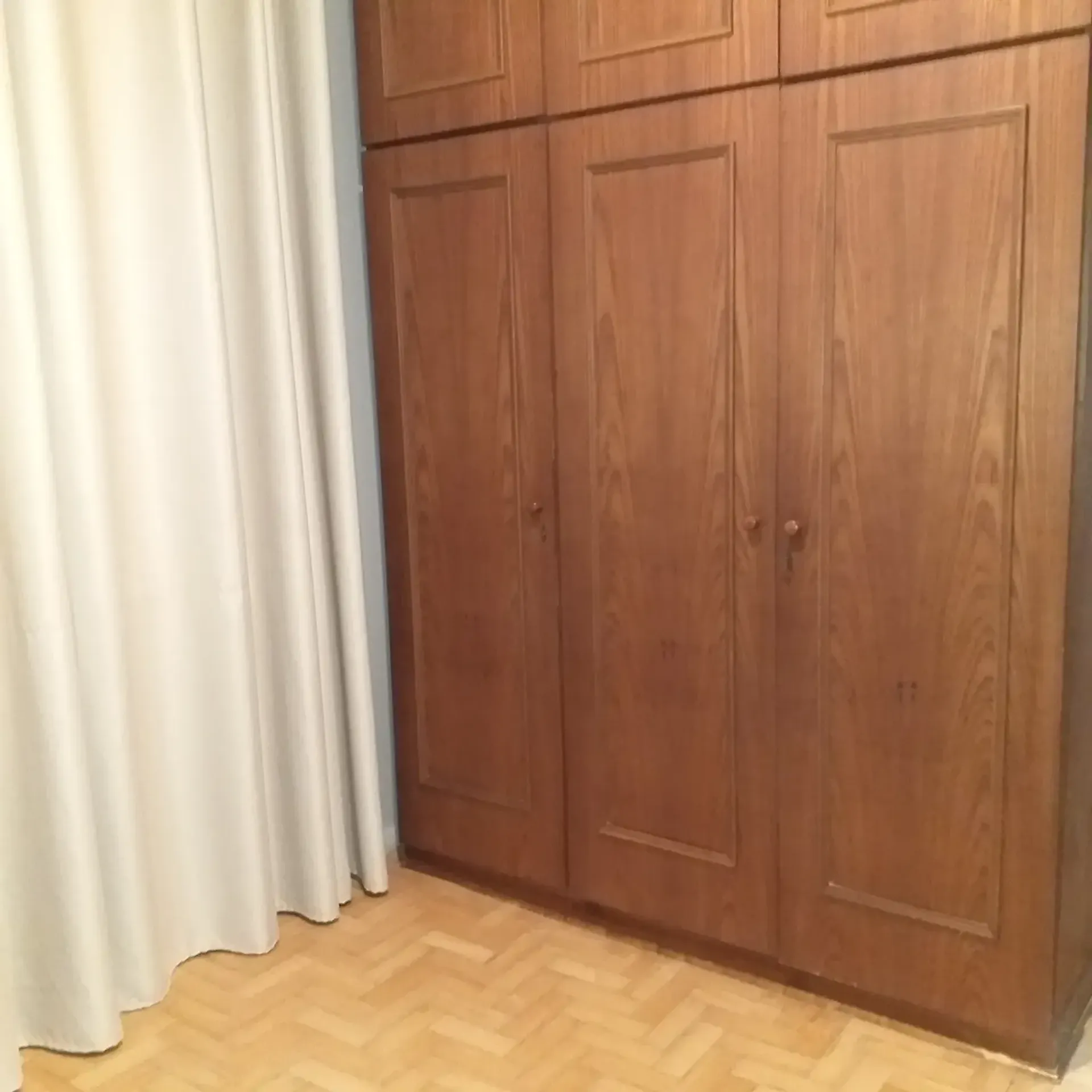 2-bedroom apartment with 3 bathrooms and glass shower — photo 20
