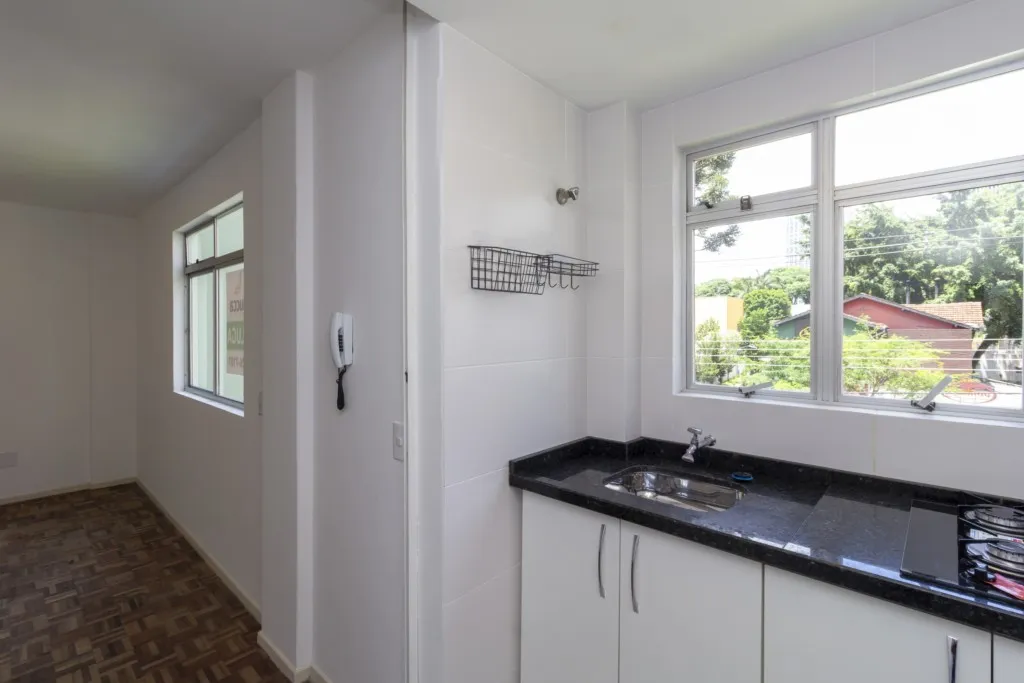 Apartment, 39 m², with wood or laminate floors — photo 2