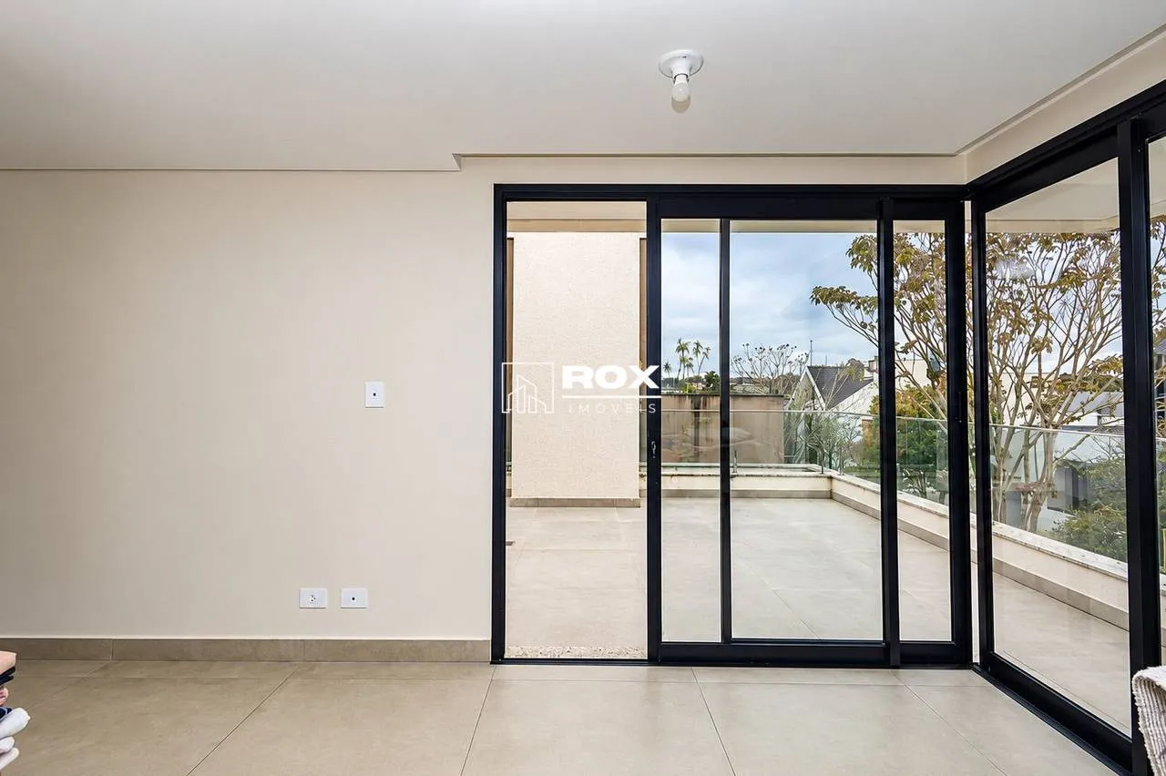 3-bedroom house with a walk-in closet in Curitiba — photo 27