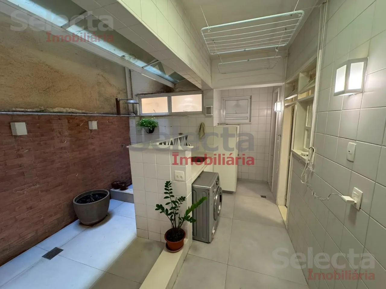 Furnished apartment with 4 bedrooms and a work desk — photo 30