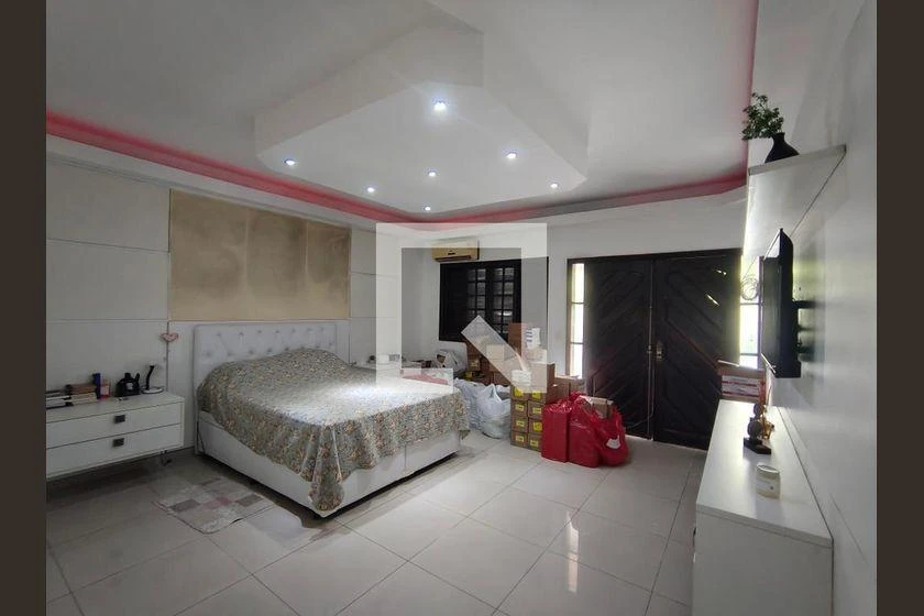 Furnished house with 5 bedrooms and 631 m² — photo 38
