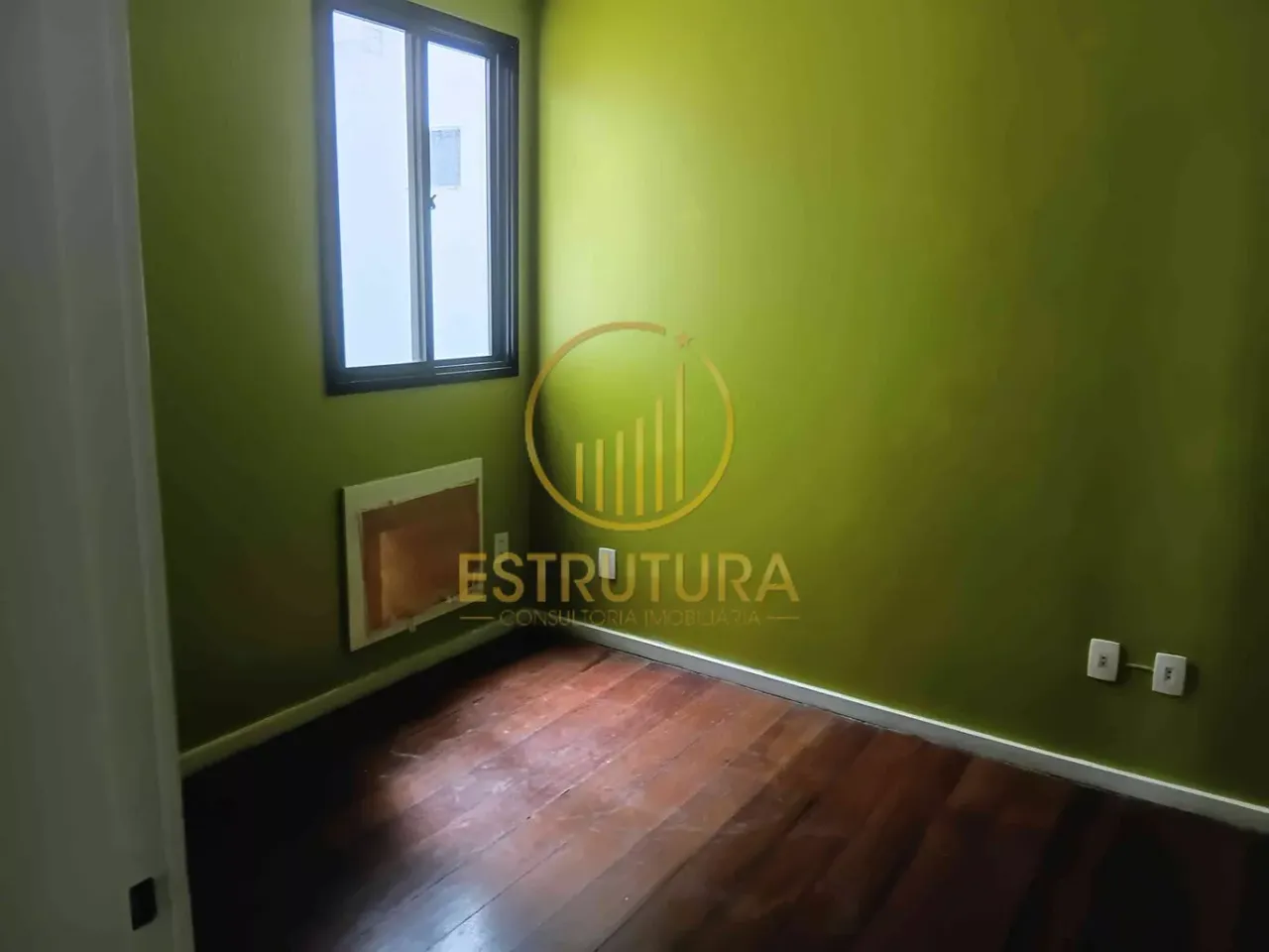 4-bedroom apartment with 3 bathrooms and a balcony — photo 15