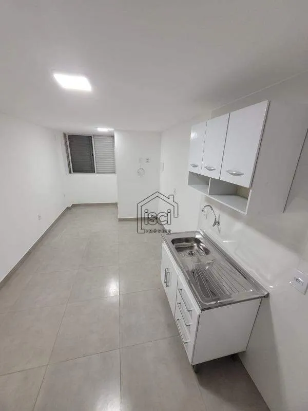 18 m² studio with a glass shower enclosure and 1 bathroom