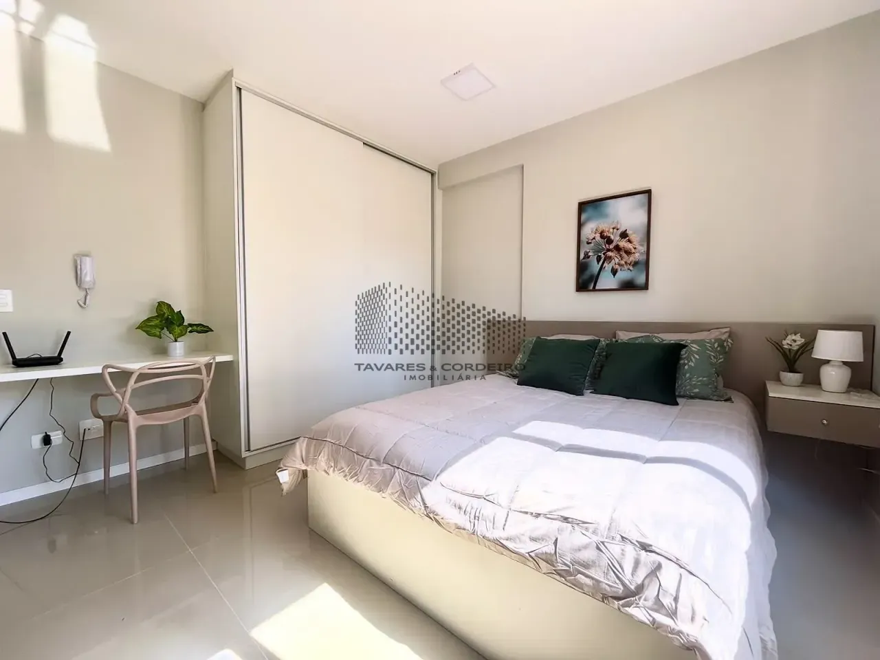Furnished studio with separate kitchen and desk corner — photo 3