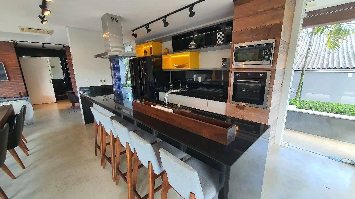 Floor-to-ceiling windows in a 2-bedroom apartment, 67 m² — photo 20