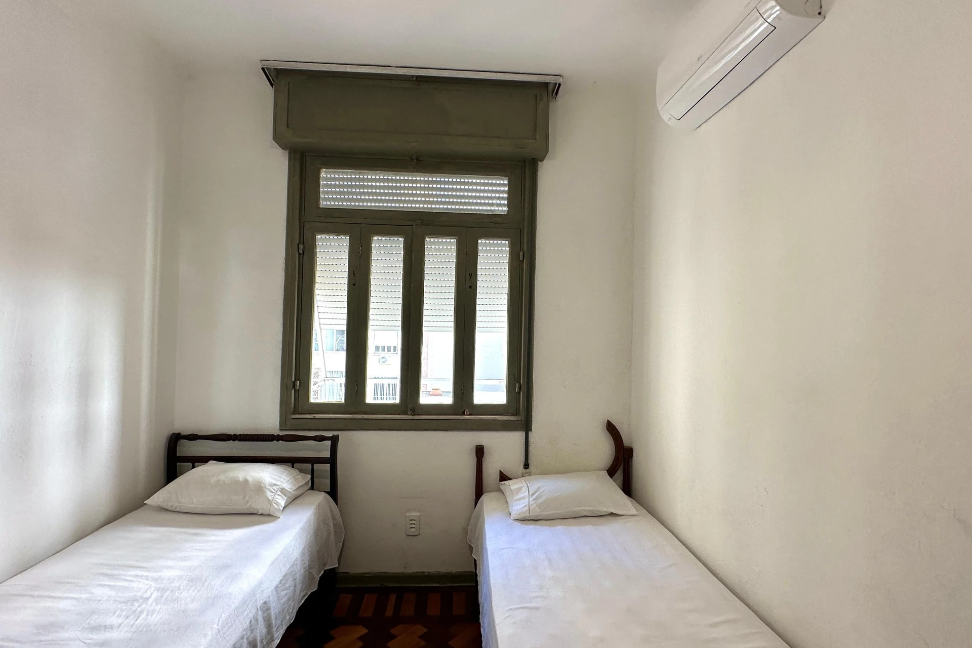 Furnished apartment with 3 bedrooms and a balcony — photo 13