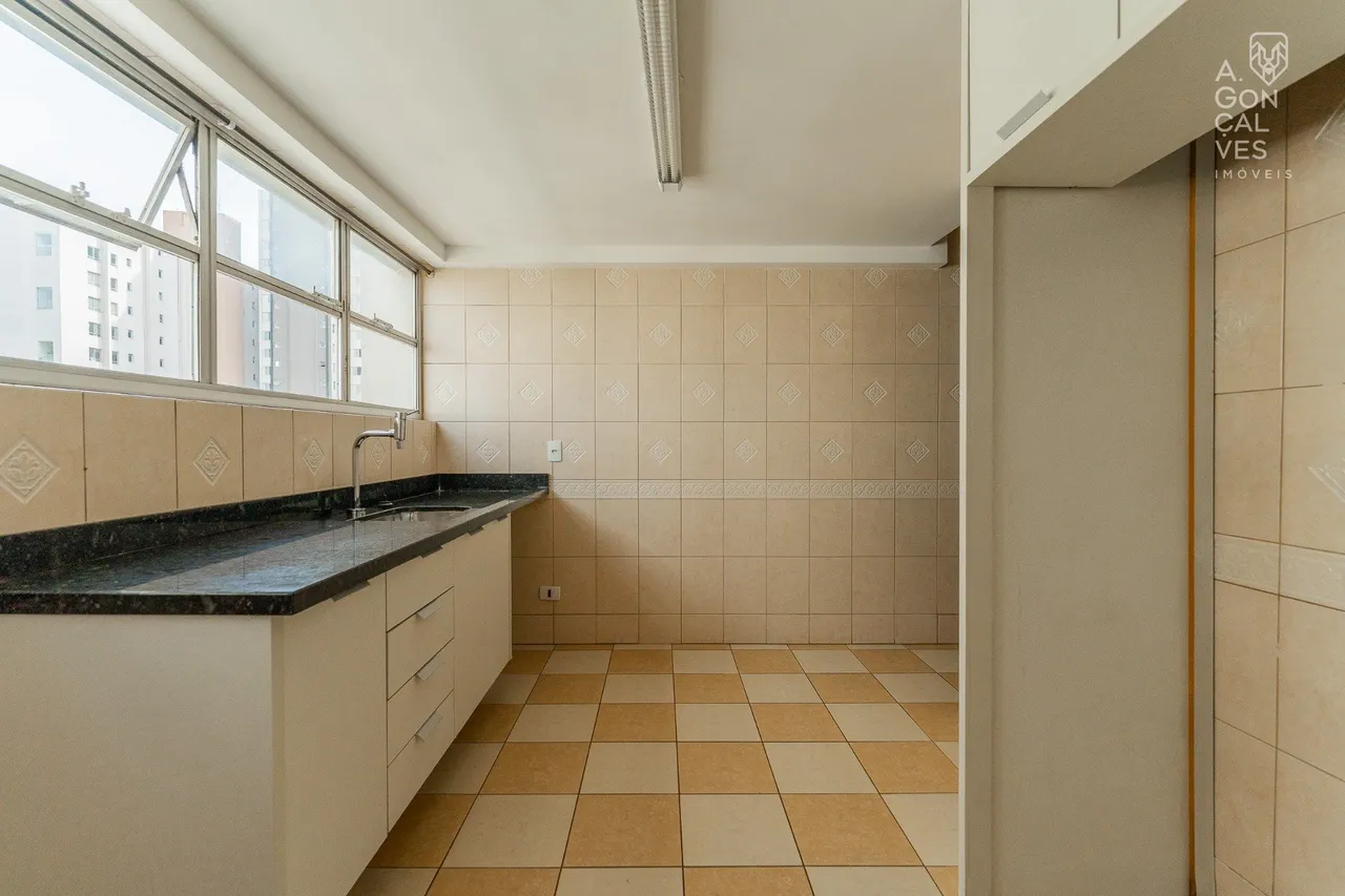 4-bedroom apartment with 3 baths and 2 parking spaces — photo 2