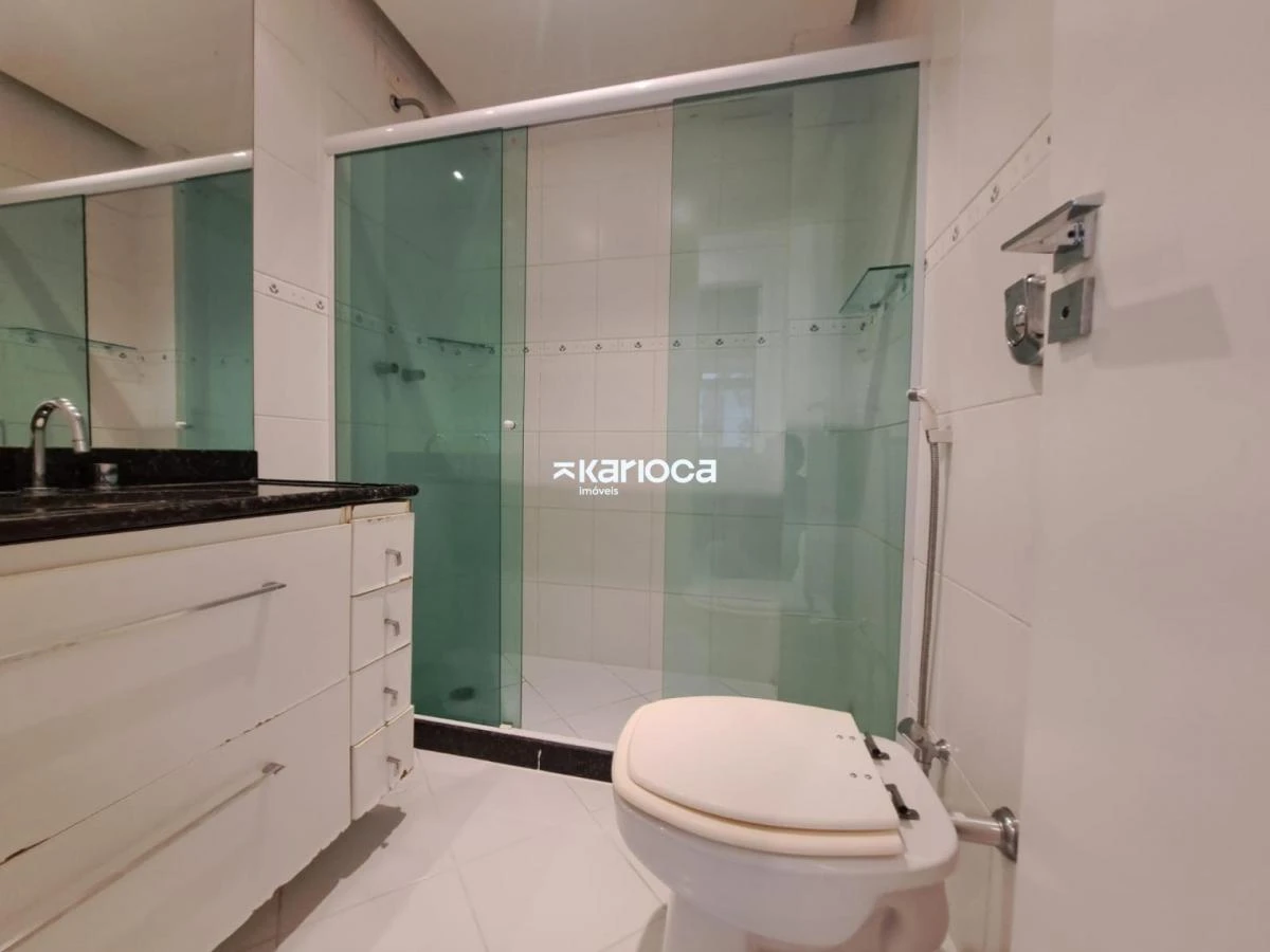 2-bedroom apartment with a glass-enclosed balcony — photo 20