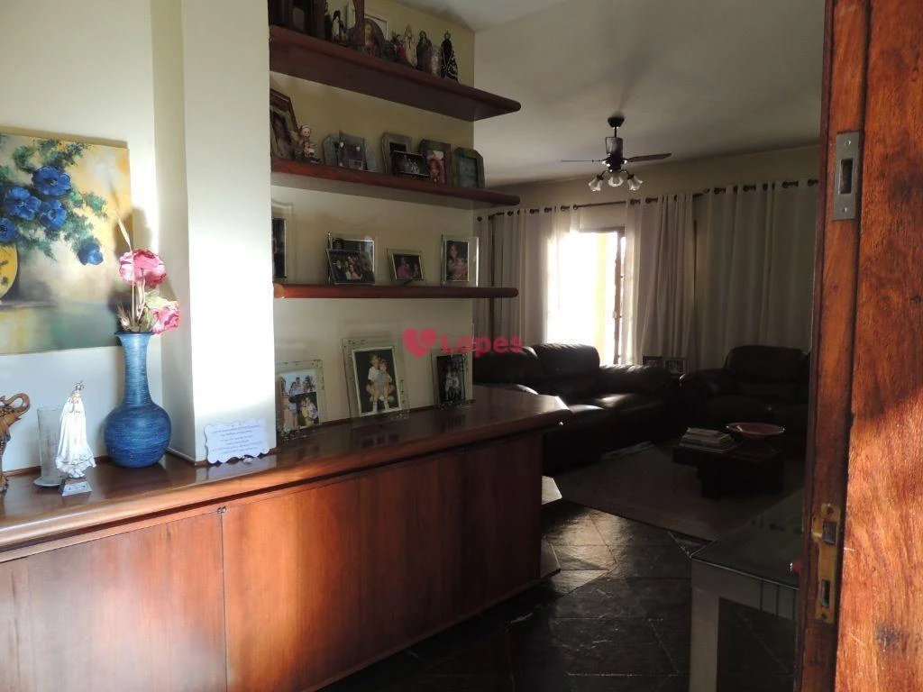Mountain view in a 4-bedroom house, 431 m² — photo 2
