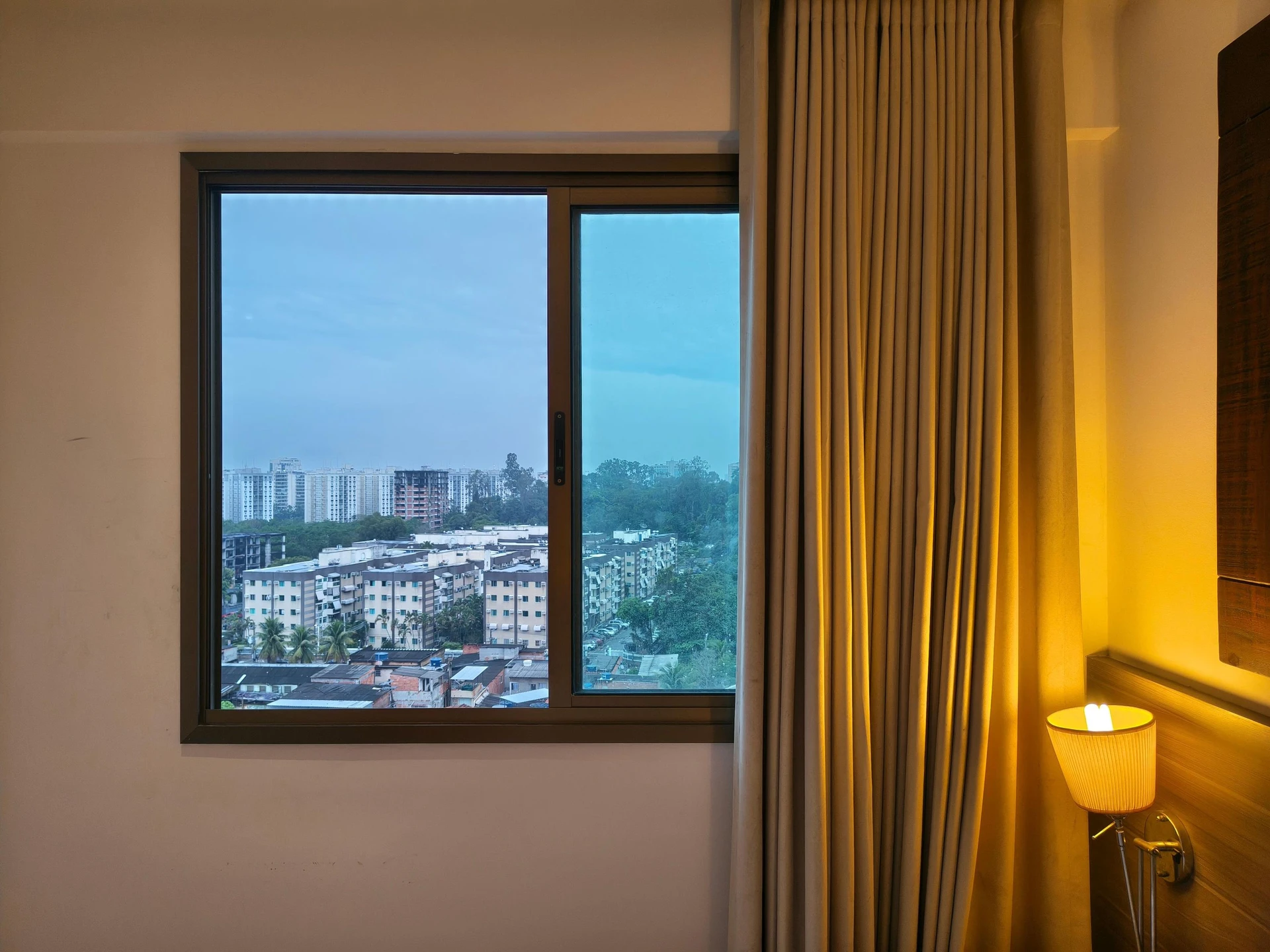 Furnished 1-bedroom apartment with a balcony and pool — photo 24