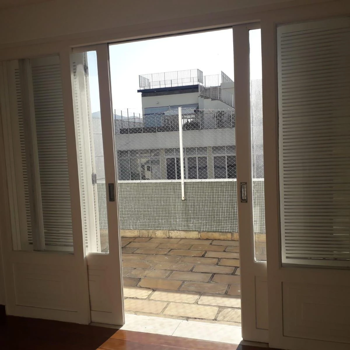 Linear penthouse with 4 bedrooms and 2 parking spots — photo 31