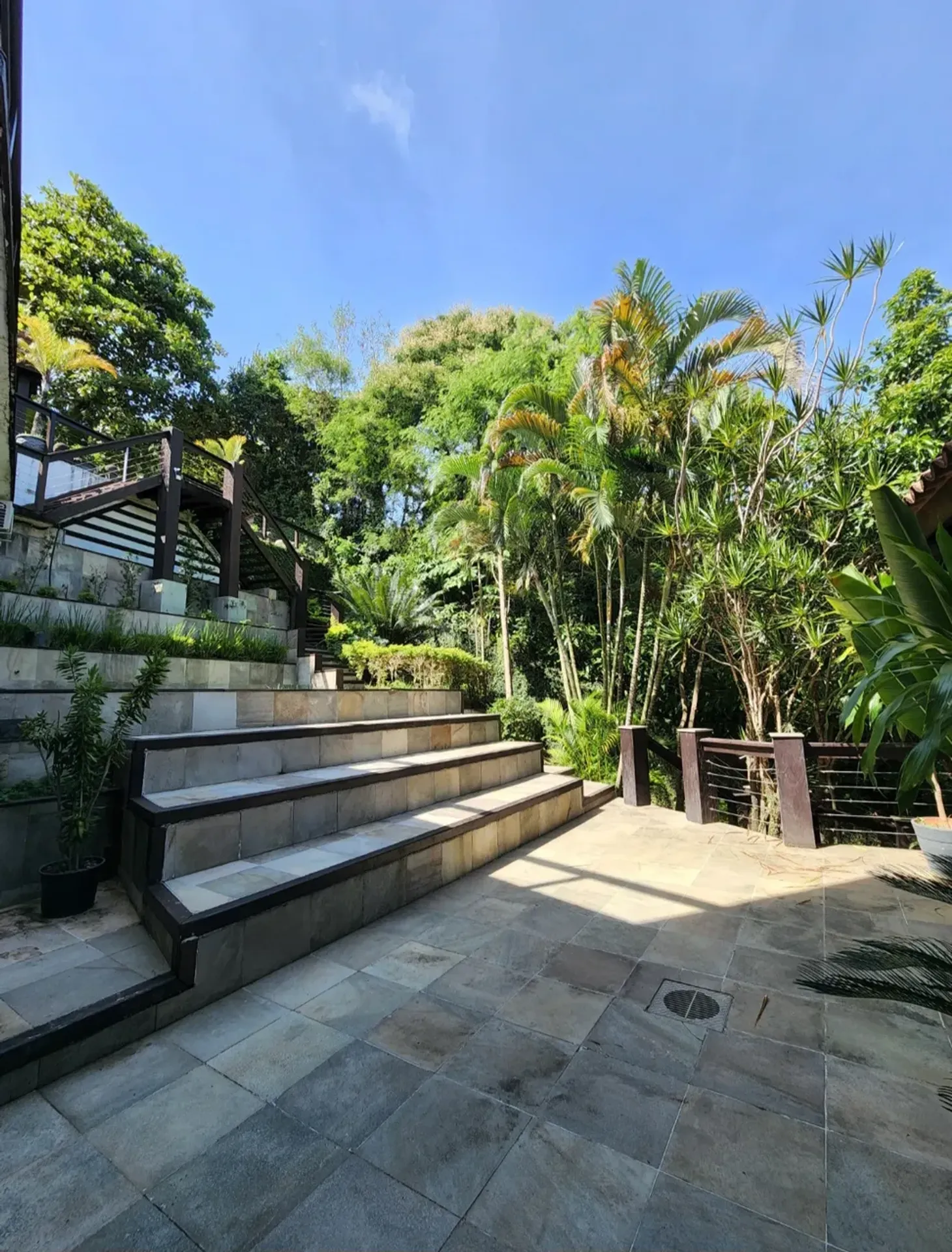 Unfurnished house with 5 bedrooms and 1000 m² — photo 8
