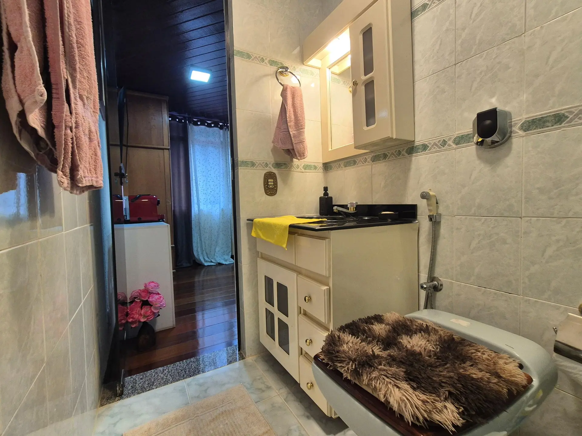 Apartamento de 1 quarto com cozinha fechada e 2 vagas