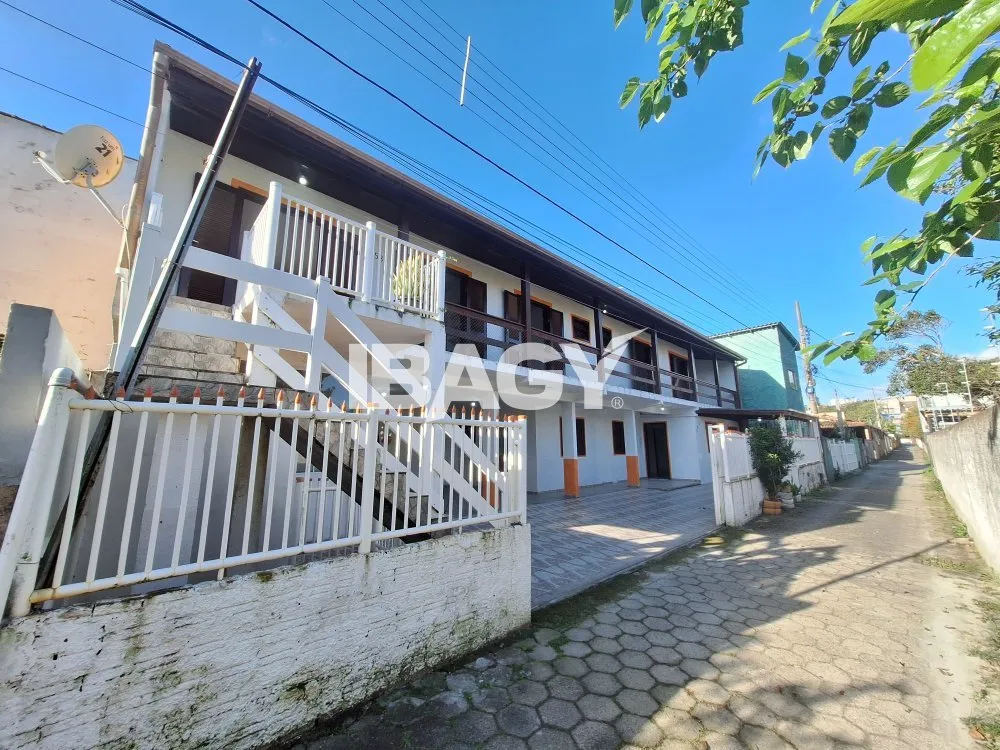 Furnished house with 3 bedrooms and 1 en-suite — photo 31