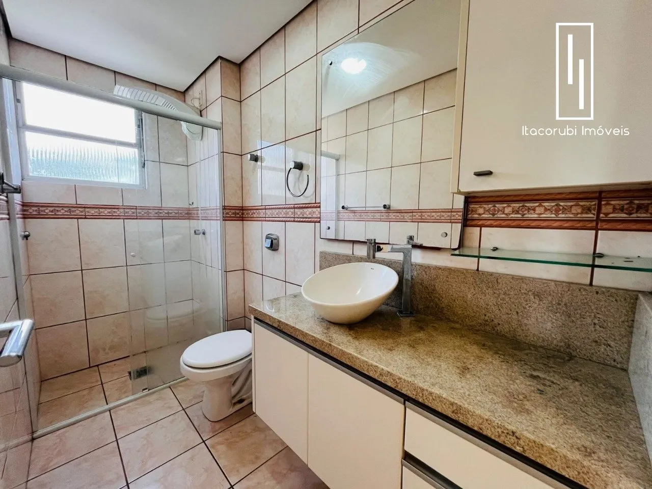 Departamento con balcón cerrado con vidrio en Florianópolis — photo 10