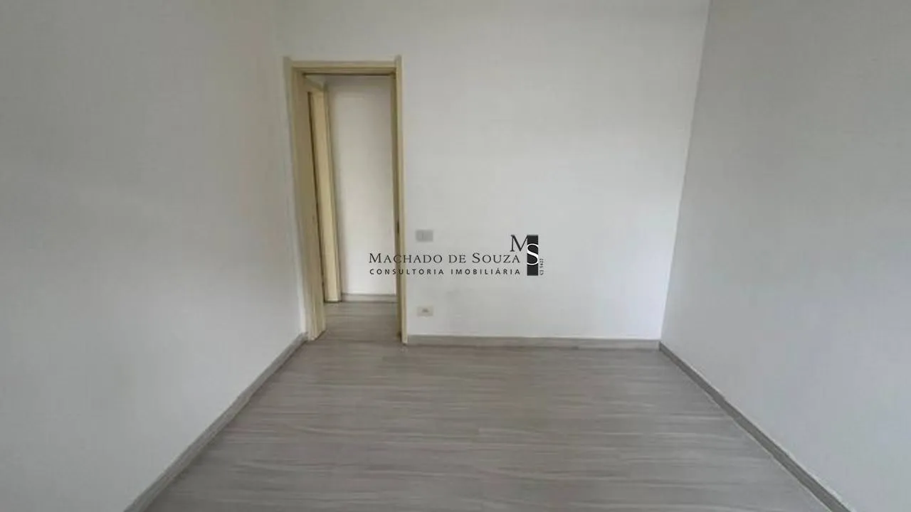 Walk-in closet in a 2-bedroom apartment, 75 m² — photo 27