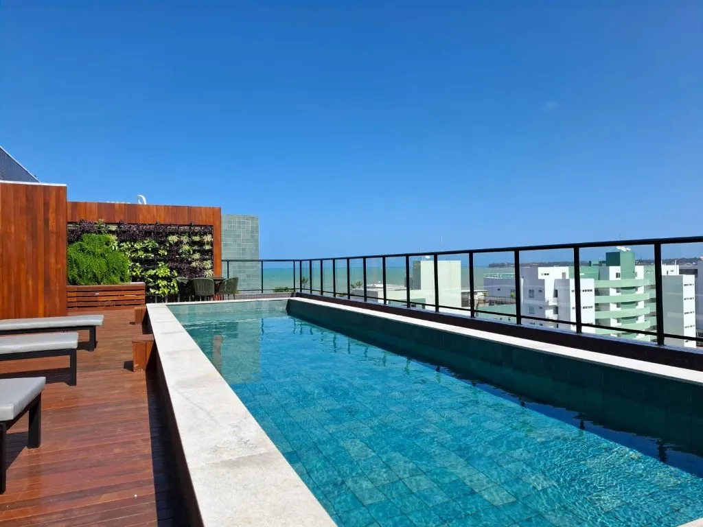 Furnished 2-bedroom apartment with suite and balcony — photo 11