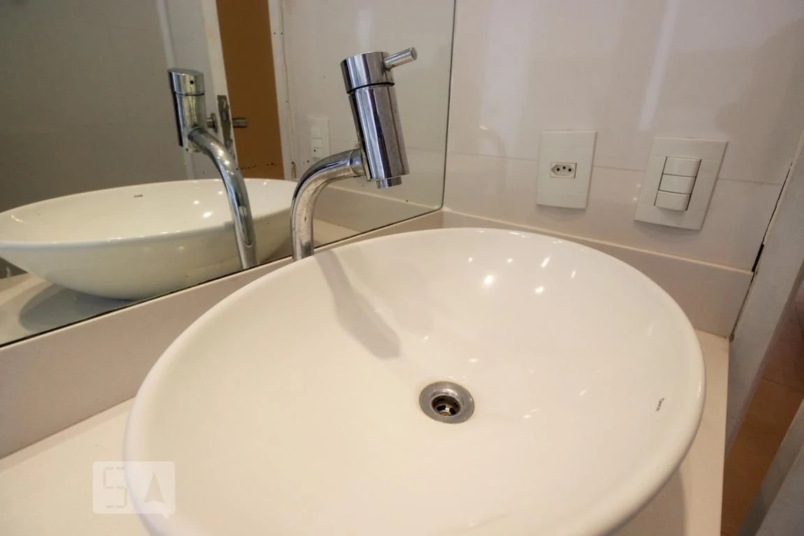 Furnished apartment, 90 m², with a glass-enclosed balcony — photo 10