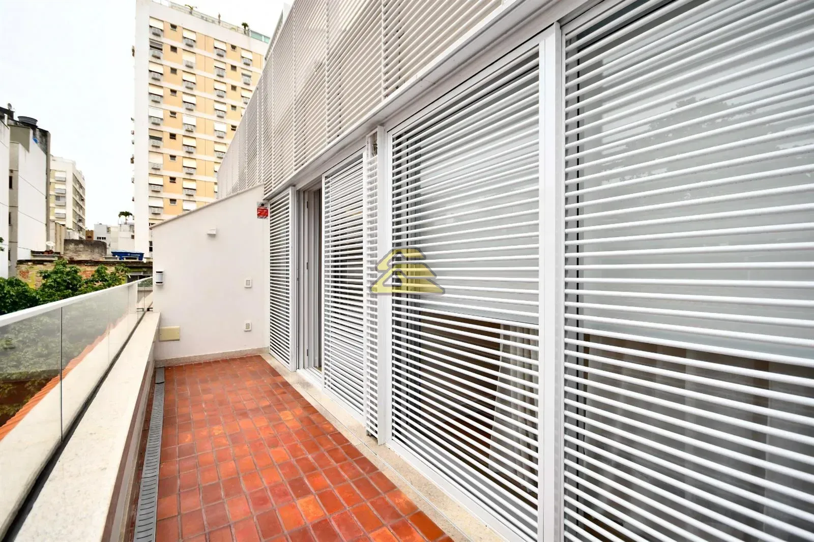 Apartamento mobiliado de 2 quartos com 2 suítes e varanda — photo 22