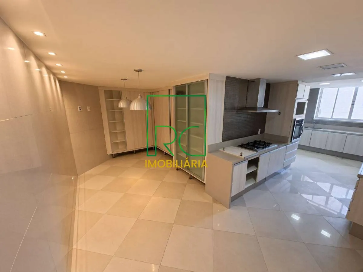 Apartamento de 300 m² com banheira e vista para a água — photo 14