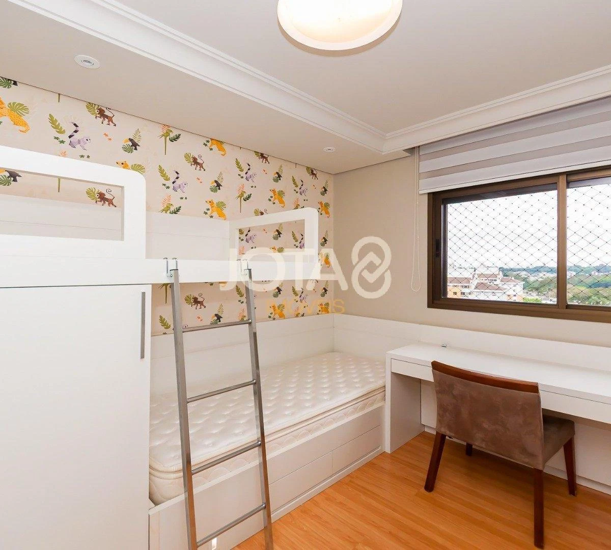 Apartment with 3 bedrooms, 1 en-suite and balcony — photo 3