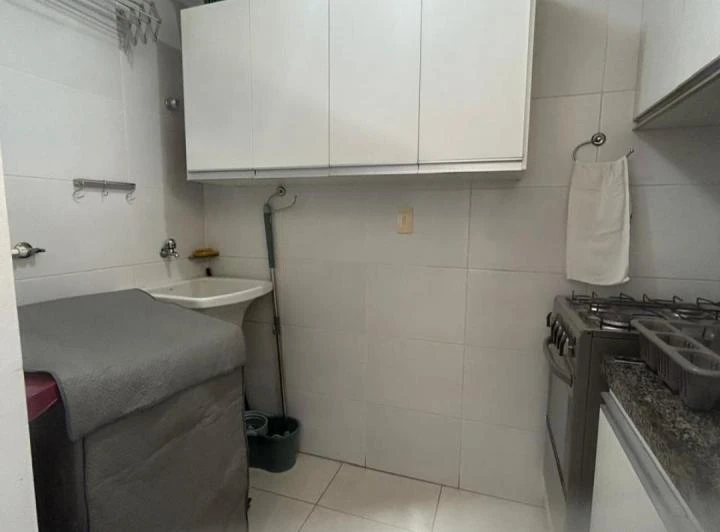 Furnished 1-bedroom apartment with a closed kitchen and gas stove — photo 6