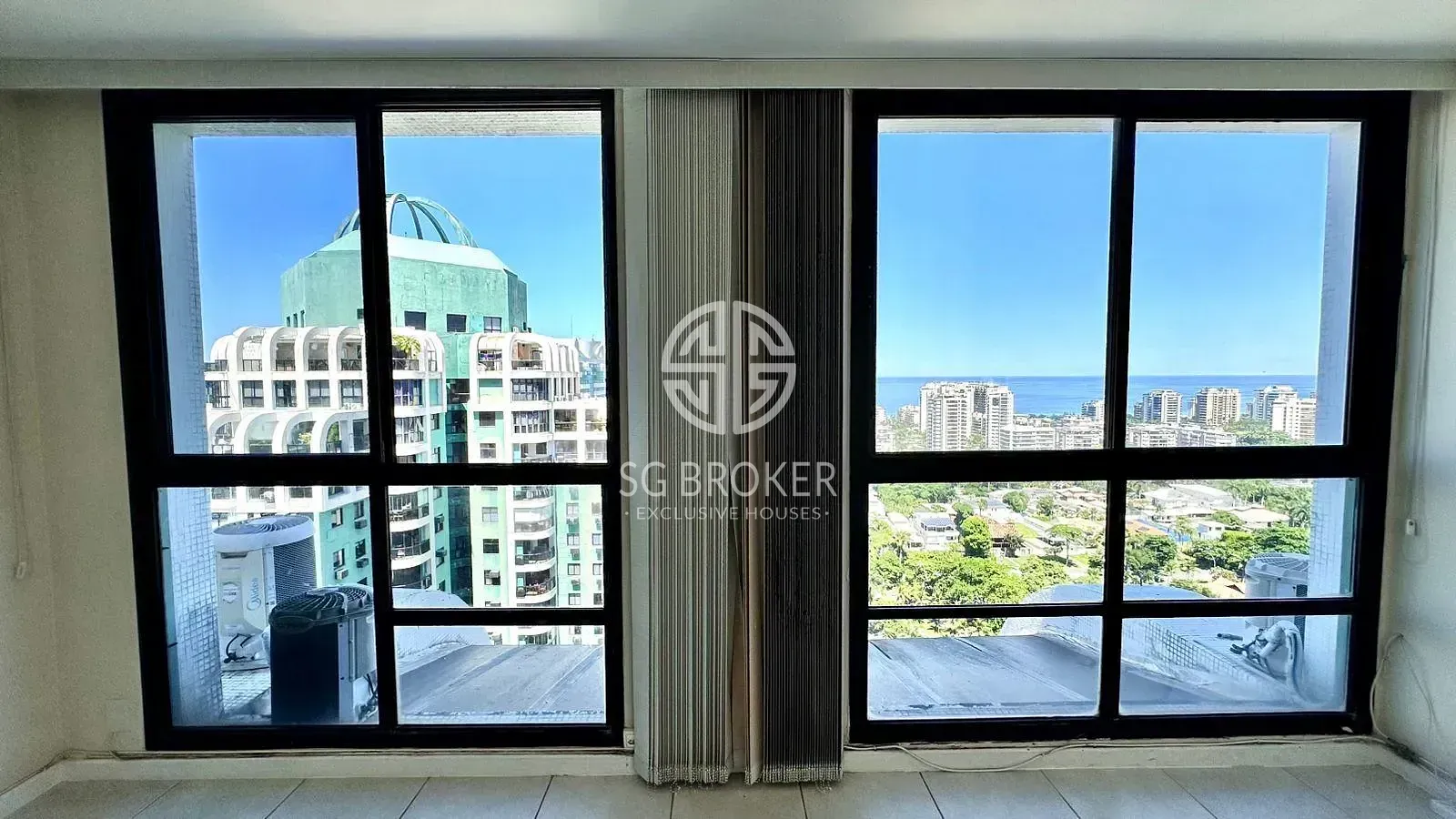 Apartment with 3 bedrooms and 5 bathrooms, with a balcony — photo 11